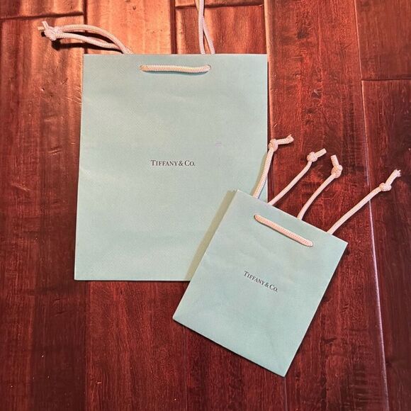 Tiffany & co shopping bag bundle (2) - Picture 1 of 4